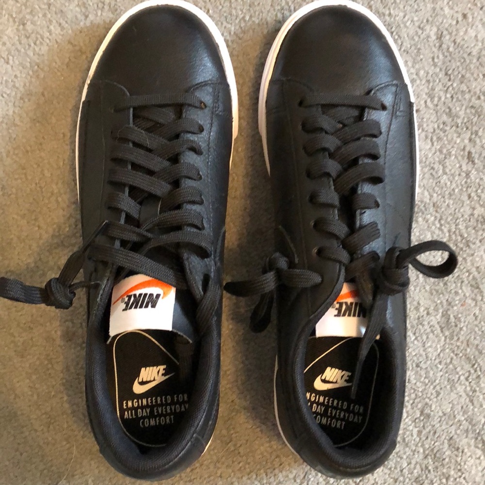 Women’s Nike blazer low